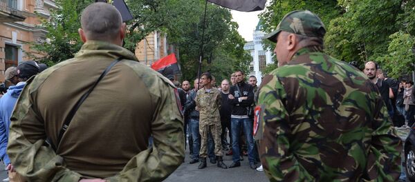 Ukrainian President Petro Poroshenko should be worried, as things are getting hot on the streets of Kiev amid the standoff between the Ukrainian government and the Neo-Nazi radical group Right Sector. - Sputnik International