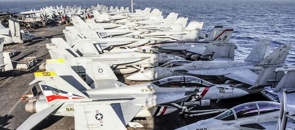 Aircraft line the flight deck of the aircraft carrier USS Ronald Reagan - Sputnik International
