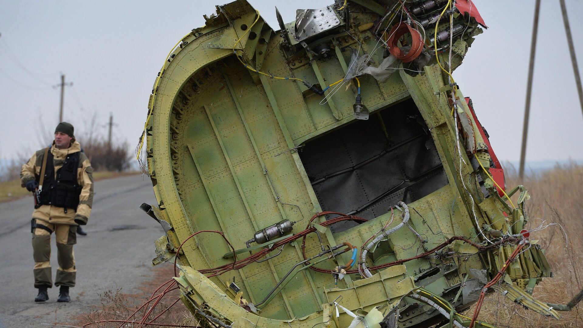 Dutch experts work at Malaysia Airlines Flight MH17 crash site - Sputnik International, 1920, 07.09.2021