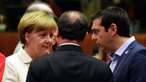 (From L) German Chancellor Angela Merkel, French President Francois Hollande, and Greek Prime Minister Alexis Tsipras confer prior to the start of a summit of Eurozone heads of state in Brussels on July 12, 2015. - Sputnik International