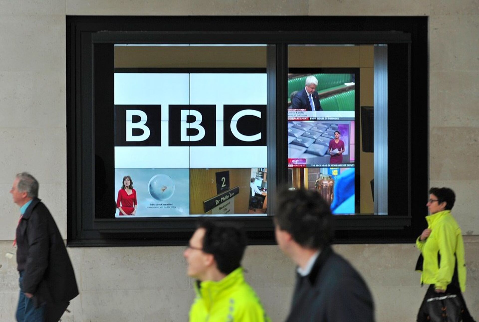 A BBC logo is pictured on a television screen inside the BBC's New Broadcasting House office in central London, on November 12, 2012. - Sputnik International, 1920, 23.11.2021