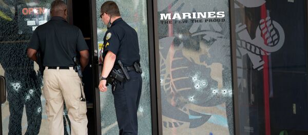 Police officers enter the Armed Forces Career Center through a bullet-riddled door after a gunman opened fire on the building Thursday, July 16, 2015, in Chattanooga, Tenn. - Sputnik International