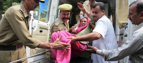 An Indian civilian woman injured in exchange of fire by troops on the India Pakistan border is brought for treatment at the government medical college hospital in Jammu, India, Wednesday, July 15, 2015. An Indian civilian woman injured in exchange of fire by troops on the India Pakistan border is brought for treatment at the government medical college hospital in Jammu, India, Wednesday, July 15, 2015. - Sputnik International