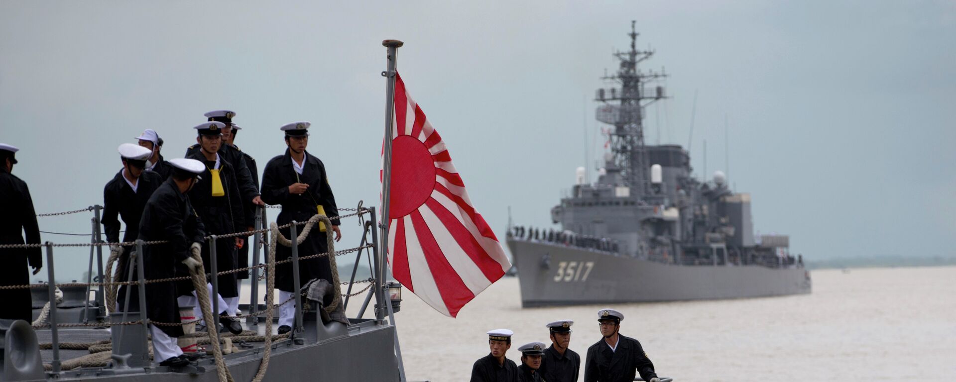 Japanese navy officers stand on the deck of Japan Maritime Self-Defense Force's vessel docked at Thilawa port, Myanmar, Monday, Sept. 30, 2013 - Sputnik International, 1920, 12.09.2021