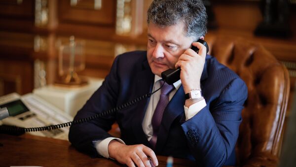 Petro Poroshenko speaks with mark Rutte - Sputnik International