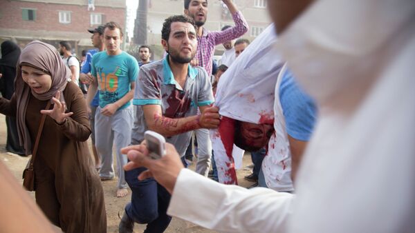 Egyptian supporters of the Muslim Brotherhood movement carry the body of Hossam Al-Akabawi, a comrade who died during clashes with Egyptian police following a march after the morning prayers for Eid al-Fitr on July 17, 2015 in the village of Nahya near Cairo - Sputnik International