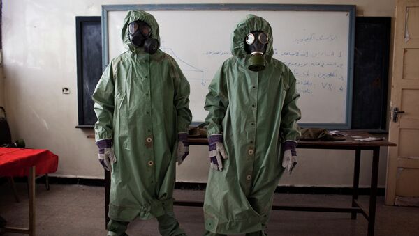 Volunteers wear protective gear during a class of how to respond to a chemical attack, in the northern Syrian city of Aleppo - Sputnik International