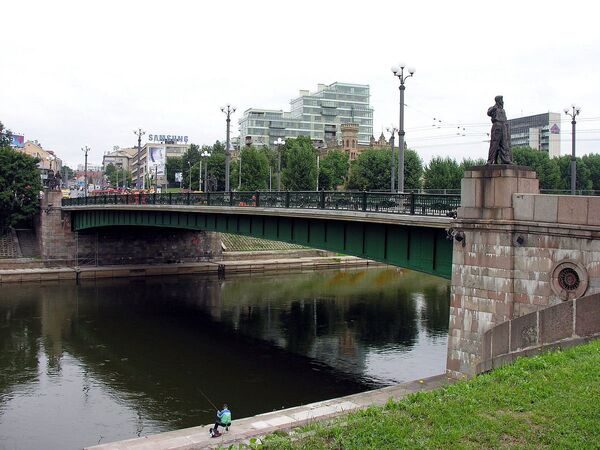 Vilnius's Green Bridge, built in 1952 by Soviet army engineers after the old bridge was destroyed by Nazi forces during the Second World War. The bridge features four sets of monuments in the socialist realis art style, created by famous Lithuanian sculptors. Vilnius's Green Bridge, built in 1952 by Soviet army engineers after the old bridge was destroyed by Nazi forces during the Second World War. The bridge features four sets of monuments in the socialist realis art style, created by famous Lithuanian sculptors. - Sputnik International