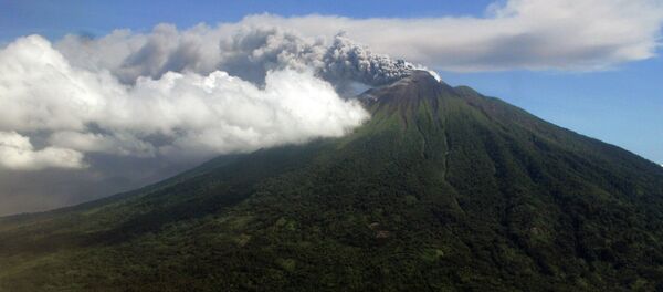 In this Sunday, Sept. 16, 2012 aerial shot, Mount Gamalama spews volcanic ash as it erupts on Ternate Island, eastern Indonesia - Sputnik International