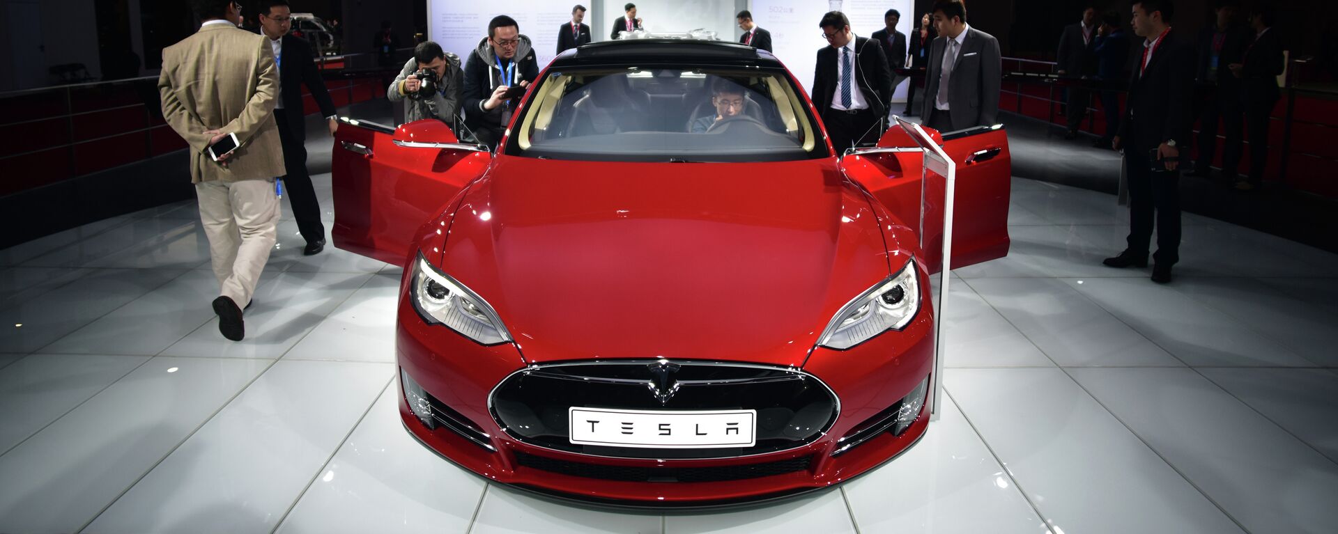 A Tesla Model S P85d car is displayed at the 16th Shanghai International Automobile Industry Exhibition in Shanghai on April 20, 2015 - Sputnik International, 1920, 19.04.2021