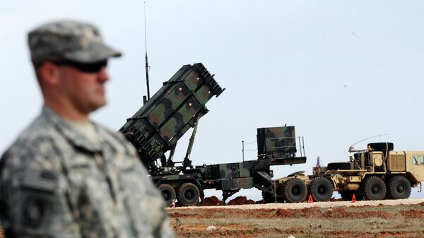 A US soldier stands in front of a Patriot missile system at a Turkish military base in Gaziantep on February 5, 2013 - Sputnik International