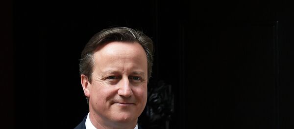 Britain's Prime Minister David Cameron waits to greet his Ukrainian counterpart Arseniy Yatsenyuk at Number 10 Downing Street in London, Britain July 15, 2015 - Sputnik International