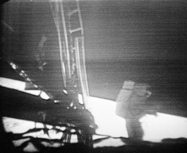 Apollo 11 - Sputnik International