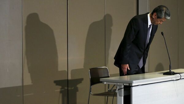 Toshiba Corp President and Chief Executive Officer Hisao Tanaka bows at the start of news conference on panel to examine accounting issues in Tokyo in this May 15, 2015 file photo - Sputnik International