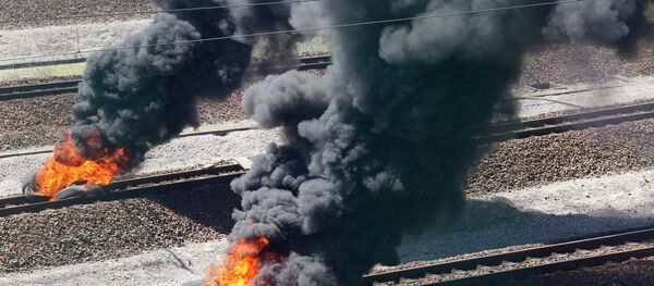 Striking workers invade the Eurotunnel train tracks - Sputnik International