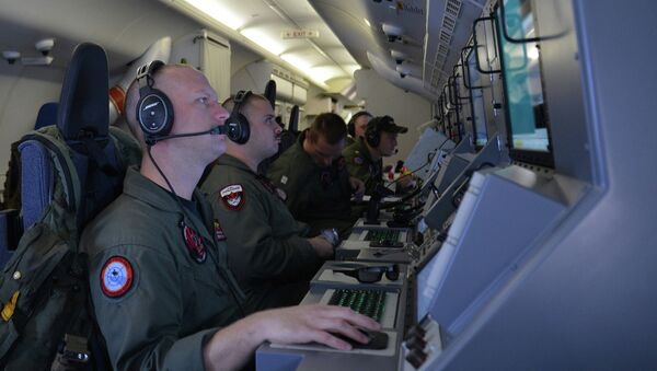 Crew members aboard a P-8A Poseidon. - Sputnik International