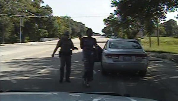 Dashcam Video of Activist Sandra Bland’s Arrest Released - Sputnik International