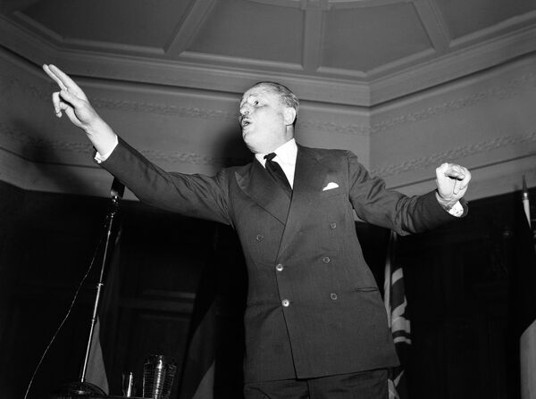 Sir Oswald Mosley, leader of the Pro-Fascist Union movement, gestures while addressing a union meeting at Porchester Hall in London, United Kingdom, on April 16, 1956 Sir Oswald Mosley, leader of the Pro-Fascist Union movement, gestures while addressing a union meeting at Porchester Hall in London, United Kingdom, on April 16, 1956 - Sputnik International