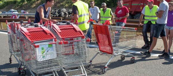 Farmers use tires - Sputnik International