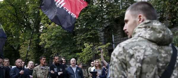 Protesters shout slogans at the parliament building in Kiev, Ukraine, July 11, 2015. Ukraine's President Petro Poroshenko has instructed law enforcement agencies to disarm and detain those who staged the shoot-out in the town of Mukacheve, Zakarpattia region, which left several people wounded and some reportedly killed, local media reported - Sputnik International