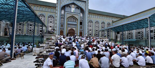 Muslims in Dushanbe celebrate the end of the Holy Month of Ramadan. Muslims in Dushanbe celebrate the end of the Holy Month of Ramadan. - Sputnik International
