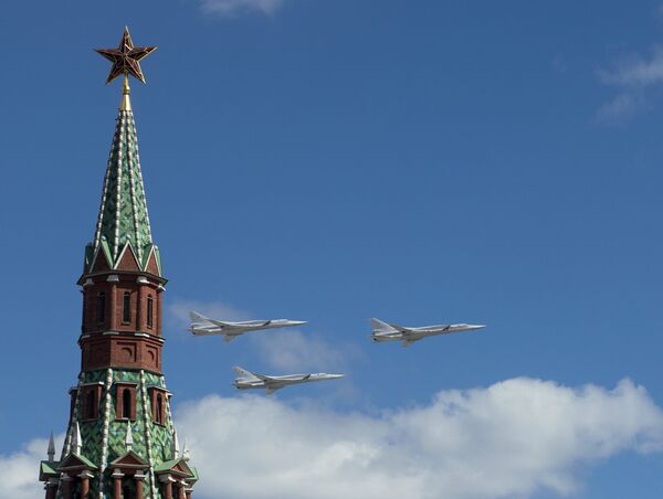 Tupolev Tu-22M3 strategic bombers flying past the Kremlin during a rehearsal for the parade marking the 70th anniversary of victory in the Great Patriotic War, May 2015. Tupolev Tu-22M3 strategic bombers flying past the Kremlin during a rehearsal for the parade marking the 70th anniversary of victory in the Great Patriotic War, May 2015. - Sputnik International