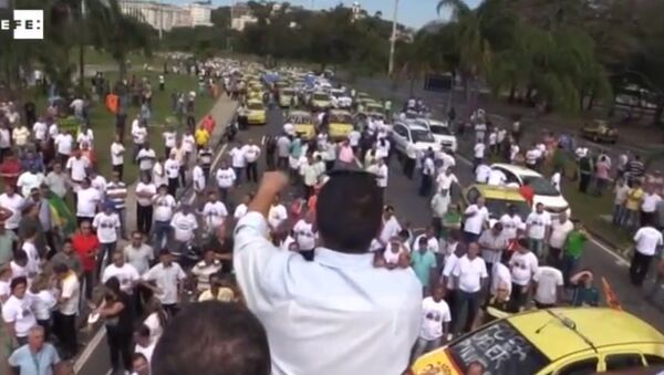 Rio taxi drivers protest against Uber - Sputnik International
