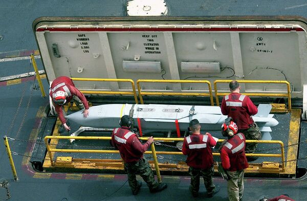 Photo: US Air Force Tests Mass-Launching Munitions on Pallets Dropped From Cargo Plane - Sputnik International