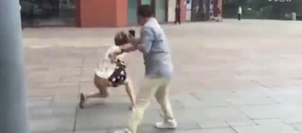 First Real Life Date Turns Into Hand-to-Hand Fight in China - Sputnik International