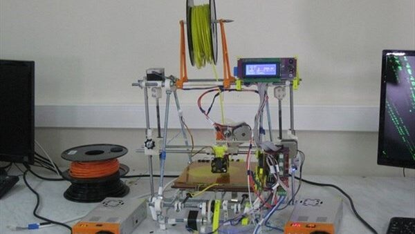 The 3D Printer made at home by radiophysics lecturer Nikolai Bulatov - Sputnik International
