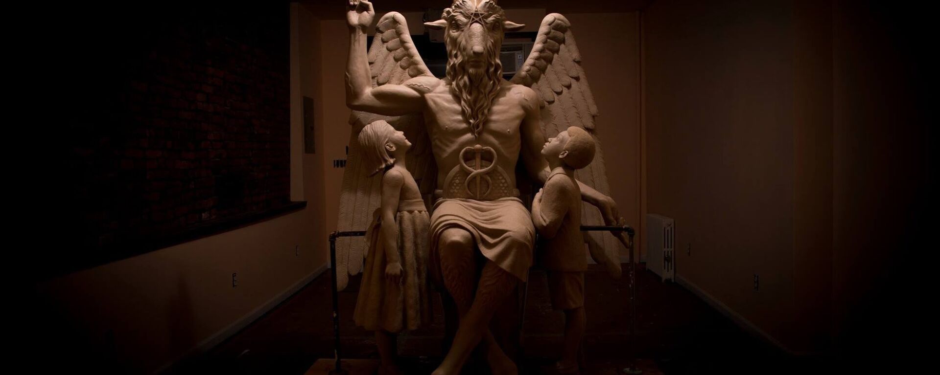 A sculpture of the Satanic god Baphomet unveiled by The Satanic Temple in Detroit, Michigan - Sputnik International, 1920, 09.12.2022