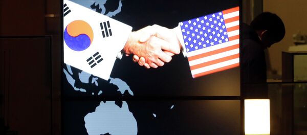 A visitor tour near the screen showing an image of a handshake by the U.S. and South Korean flags at the two countries' security alliance exhibition hall at the Korea War Memorial Museum in Seoul, South Korea A visitor tour near the screen showing an image of a handshake by the U.S. and South Korean flags at the two countries' security alliance exhibition hall at the Korea War Memorial Museum in Seoul, South Korea - Sputnik International