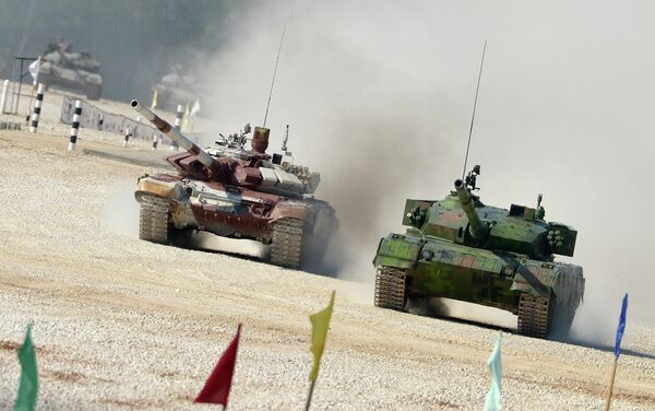 From right: Chinese and Russian crews ride Type 96A and T-72B tanks during a pursuit race of the Tank Biathlon 2014 World Championships at a training center of the Second Guards Taman Motorized Rifle Division in the town of Alabino - Sputnik International