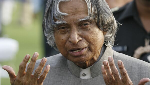 India's outgoing President A P J Abdul Kalam gestures while meeting guests during a reception at the Presidential palace in New Delhi, 22 July 2007 - Sputnik International
