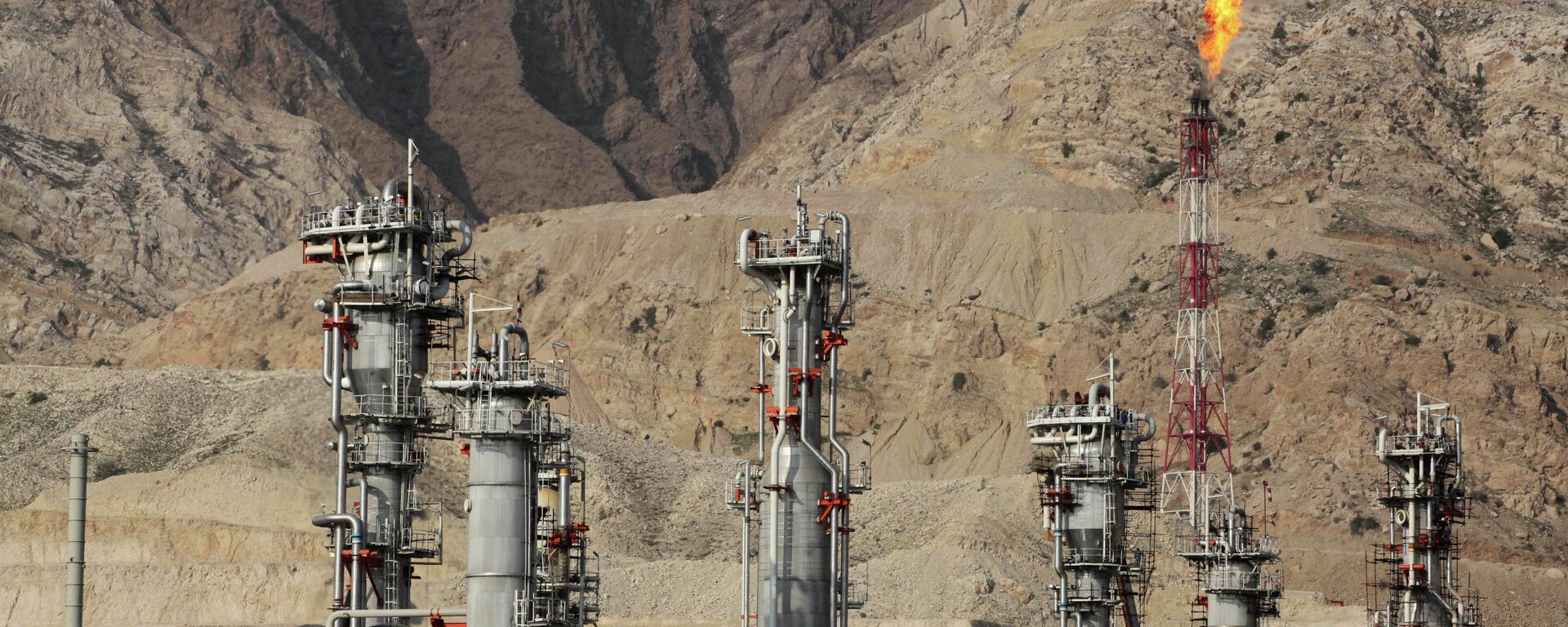 Gas refinery at the South Pars gas field on the northern coast of Persian Gulf in Asalouyeh, Iran - Sputnik International, 1920, 19.03.2026