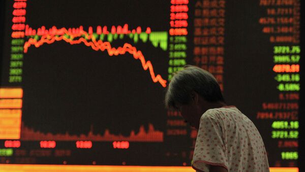 An investor stands in front of an electronic board showing stock information at a brokerage house in Fuyang, Anhui province, July 27, 2015 - Sputnik International