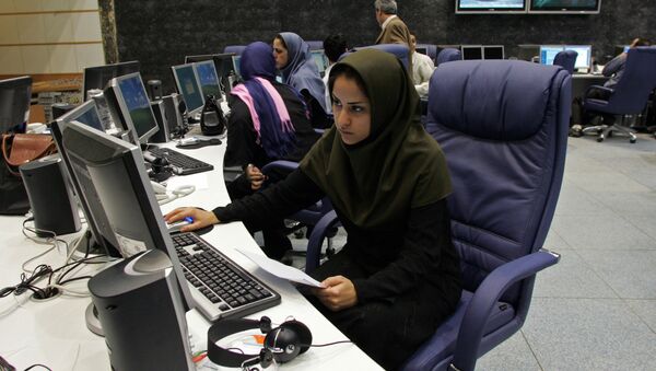 Iranian staff members of Press TV news channel work at the newsroom in Tehran, 20 June 2007 - Sputnik International