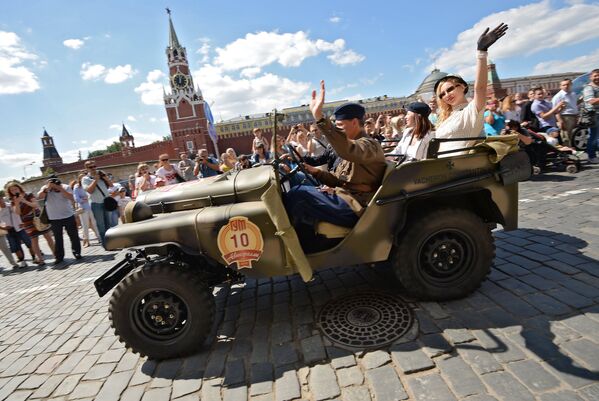 Soviet Style Icons: Retro Car Rally on Red Square - Sputnik International