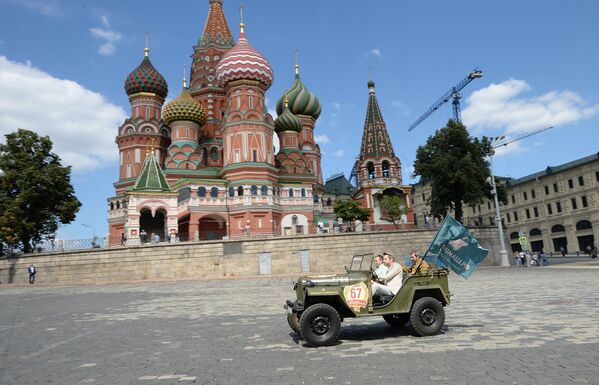 Soviet Style Icons: Retro Car Rally on Red Square - Sputnik International