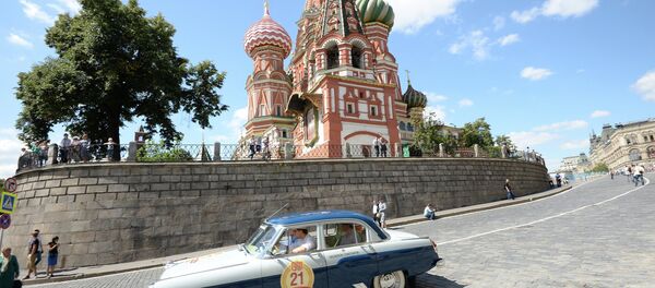 Soviet Style Icons: Retro Car Rally on Red Square - Sputnik International