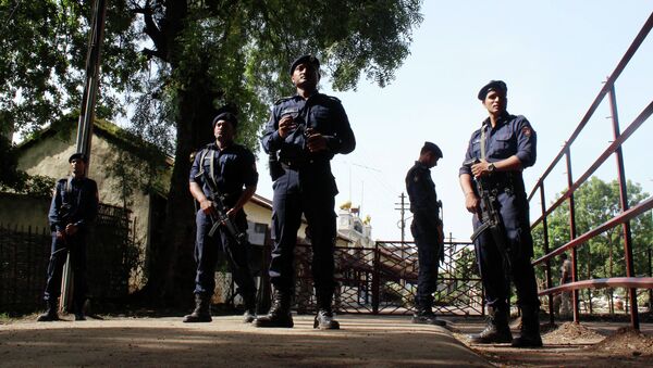 Indian police personnel stand alert at the entrance to Central Jail in Nagpur on July 29, 2015, where 1993 Mumbai blast convict Yakub Memon is currently detained - Sputnik International