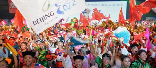 Chinese people wearing traditional costumes - Sputnik International