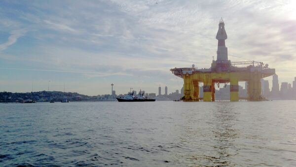 Shell Oil “Polar Pioneer” rig platform as it moved from Elliott Bay in Seattle, Washington - Sputnik International