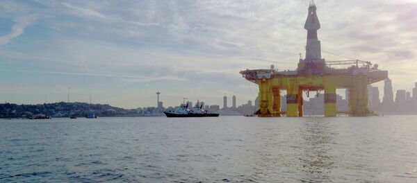 Shell Oil “Polar Pioneer” rig platform as it moved from Elliott Bay in Seattle, Washington - Sputnik International
