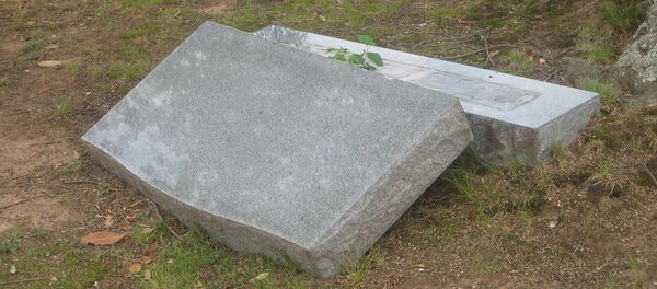 Fallen Gravestone. - Sputnik International