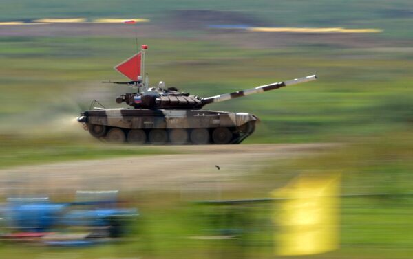 Participants of competitions in tank biathlon of the Russia Defence Ministry during of the International Army Games 2015 held at the Alabino training field in the Moscow Region - Sputnik International