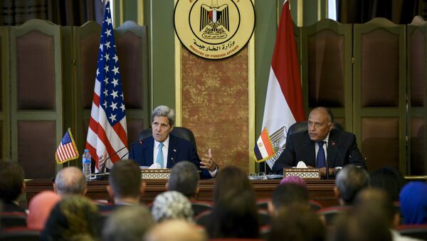 Egyptian Foreign Minister Sameh Shukri (R) and U.S. Secretary of State John Kerry attend a news conference after meetings at the Ministry of Foreign Affairs in Cairo - Sputnik International