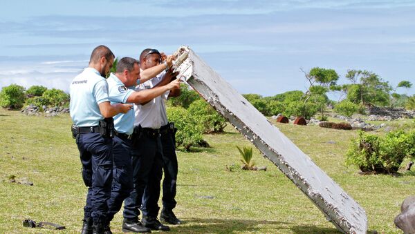 French police officers inspect a piece of debris from a plane in Saint-Andre, Reunion Island - Sputnik International