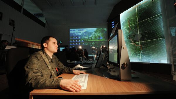 Officers with the 4th Brigade Air Defense (NORAD) air and space defense (ASD) forces in the combat control room in the Moscow region - Sputnik International