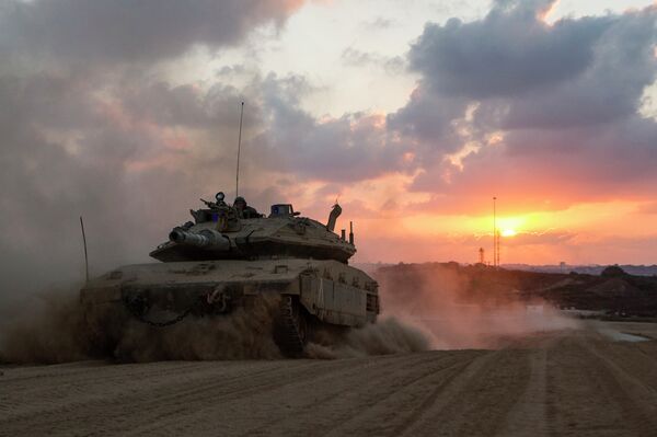An Israeli Merkava tank rolls back from the Gaza Strip to an army deployment near Israel's border with the Palestinian enclave on August 3, 2014 An Israeli Merkava tank rolls back from the Gaza Strip to an army deployment near Israel's border with the Palestinian enclave on August 3, 2014 - Sputnik International